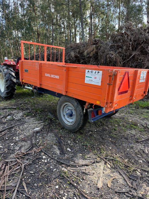 Reboque atrelado trator Galucho 3000 KG tri-basculante matriculado