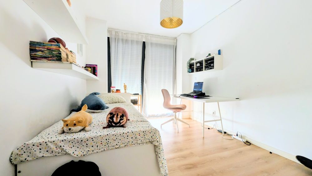 Excelente Apartamento Mobilado com Garagem e Arrecadação – A 800m da Praia e a 20 min de Lisboa!