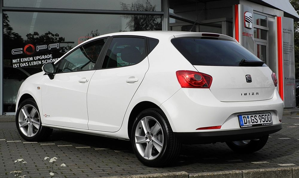 Párachoques traseiro SEAT Ibiza