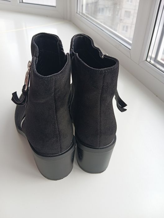 Продам замшеві сапожки, весна - осінь