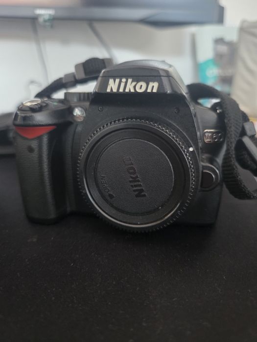 Nikon D60 + Nikkor 18–70 mm