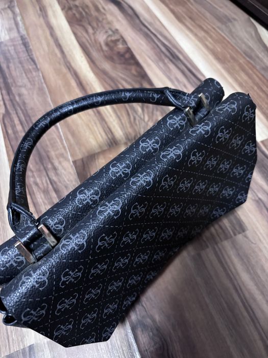 Torebka skórzana guess do ręki