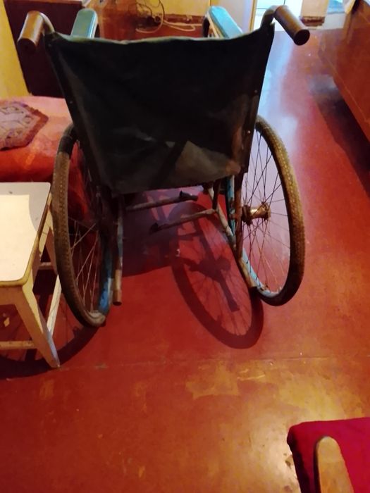 Продам инвалидную коляску