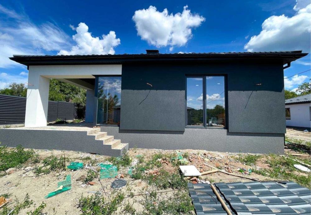 1-прверховий будинок Шкуринці в закритому уомплексі