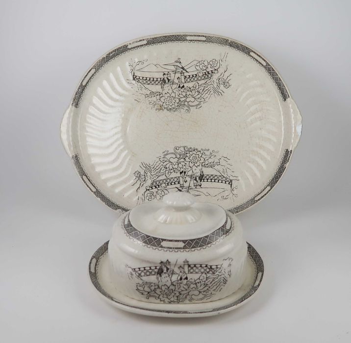 Manteigueira + travessa - faiança Sacavém motivo oriental