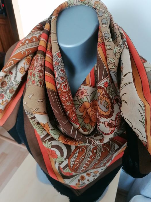 DUŻA elegancka chusta   115 x115 cm - świetne uzupełnienie płaszcza