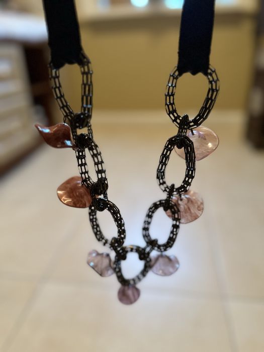 Укоашение женское Marni. Италия. Длина 1,80 см. На ленте атласной