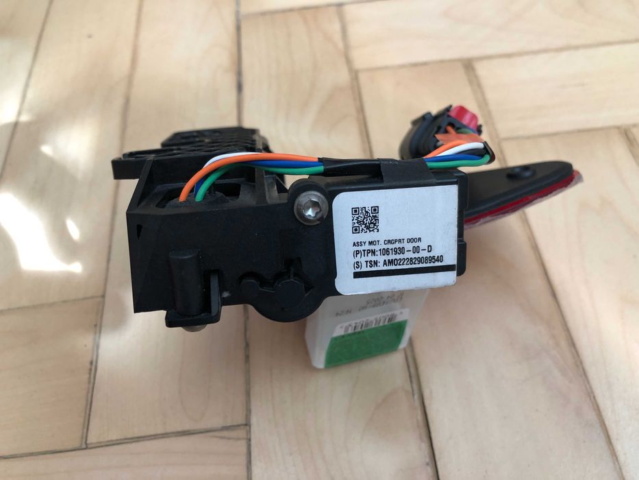 Лючок дверка порта зарядки Tesla Model S X 3 Y Америка Європа: 125