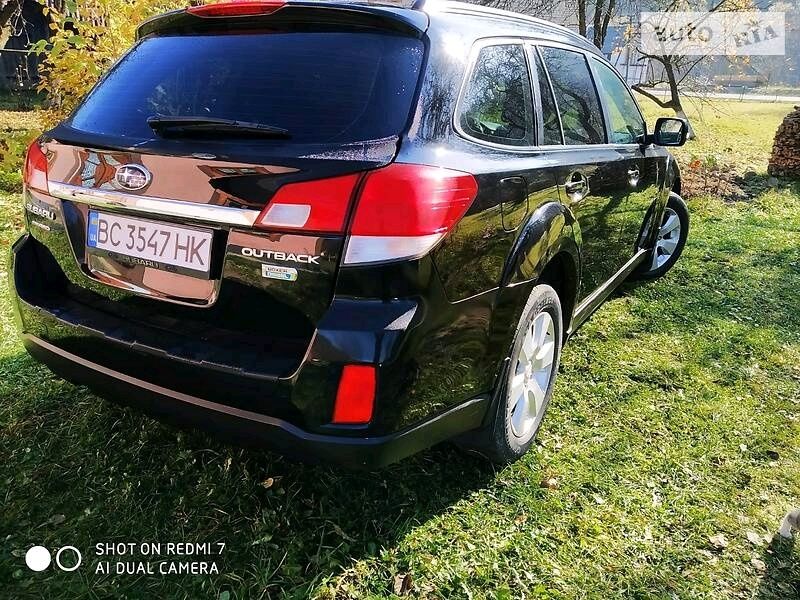 Субару  Оутбек .