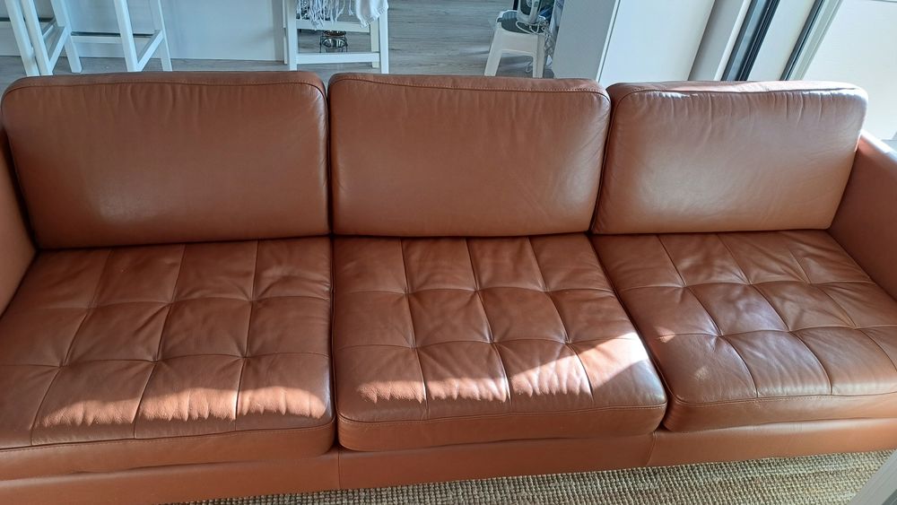 Sofá e otomana em pele Boconcept