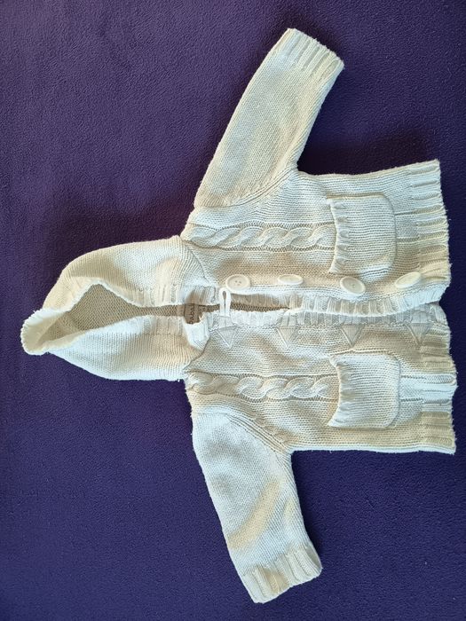 Sweterek niemowlęcy