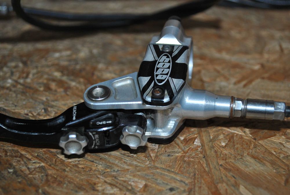Kultowe hamulce HOPE Tech X2 2-tłokowe srebrne CNC mtb retro