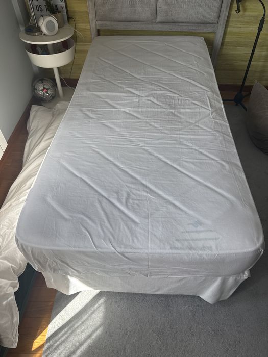 Cama e colchao de solteiro