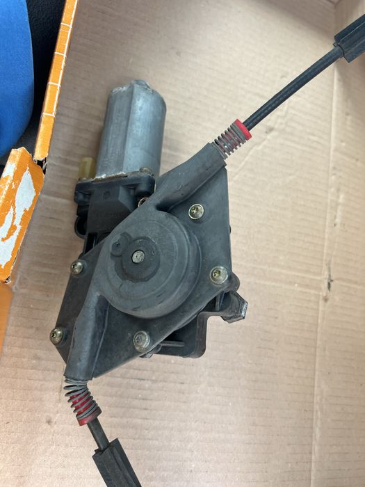 Ford fiesta 98 lado direito frente elevador da porta