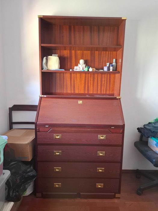 Móvel com escrivaninha