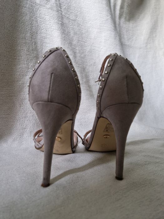 Sandały na szpilce