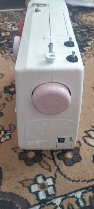 Електро швейна машинка.