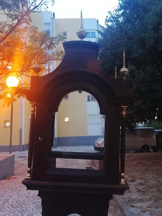Caixa para relógio pé alto