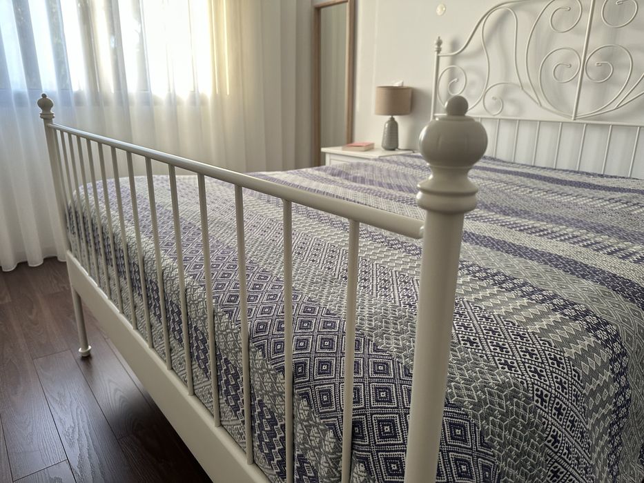 Cama de casal em ferro 160 x 200 c/ estrado