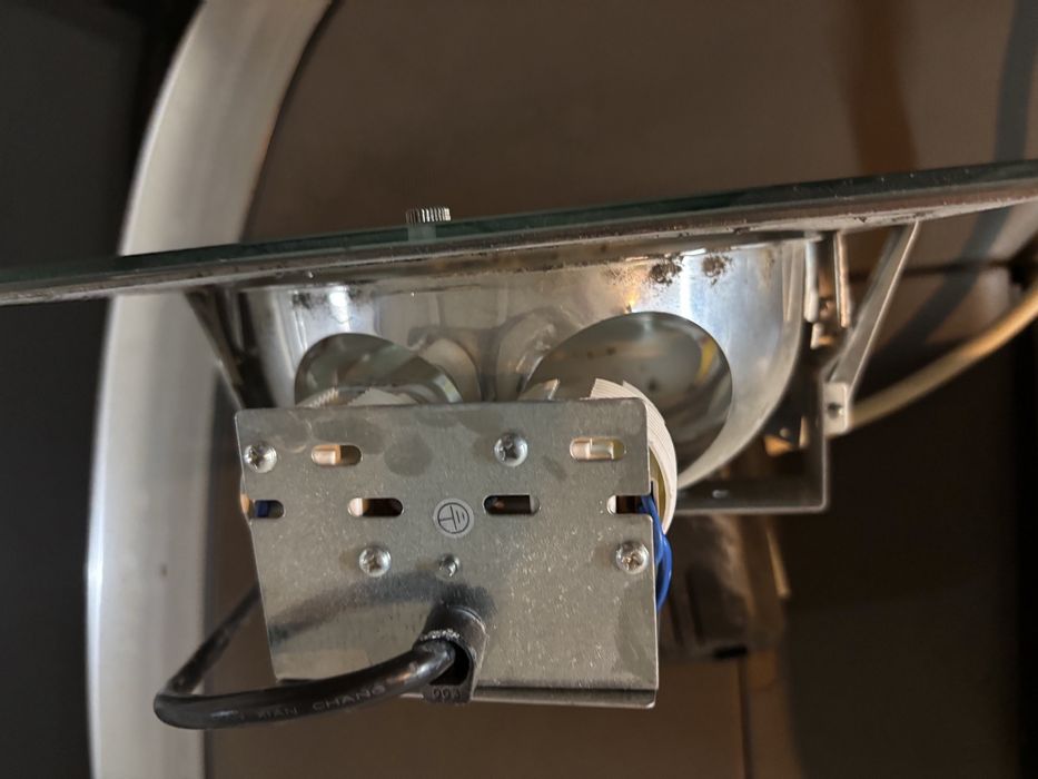 Loja: Projetor de embutir teto (c/ lampada led) 20X20cm (valor un)