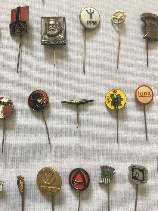 139 Pins e Crachás [lote]
