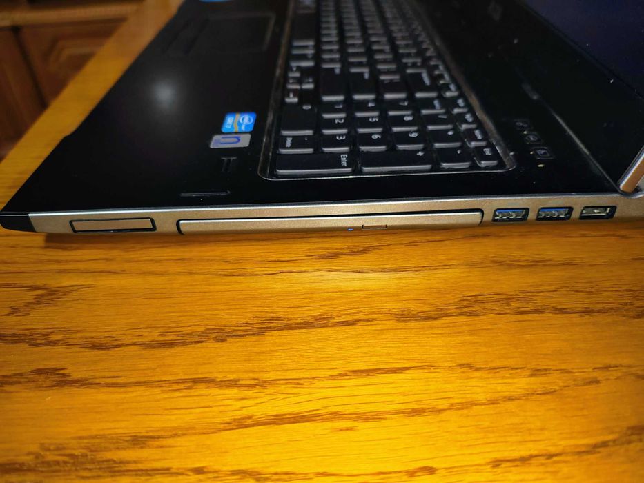 Dell Vostro 3750　ジャンク DELL Vostro 3750・Core i3？（ジャンク）