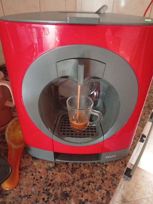 Máquina de café Dolce Gusto + Cápsula Reutilizável