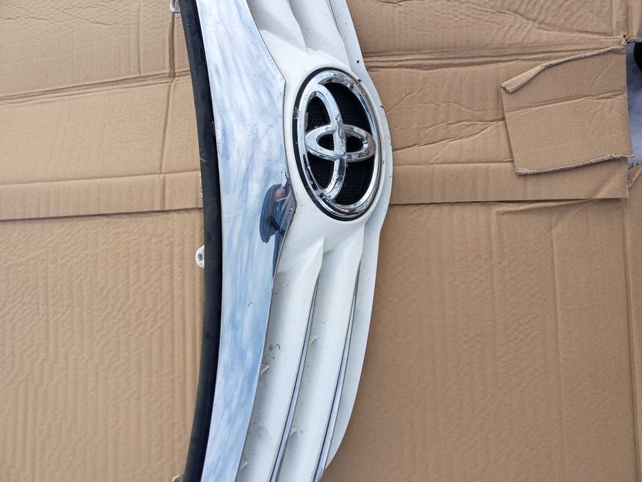 toyota AVENSIS T27 12-15 LIFT grill przód atrapa chłodnicy kolor 040
