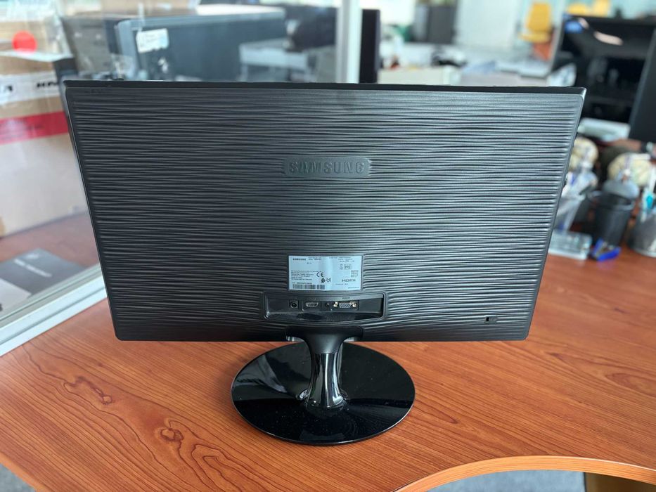 Monitor Samsung 24” LED S24D330 – Em ótimo estado