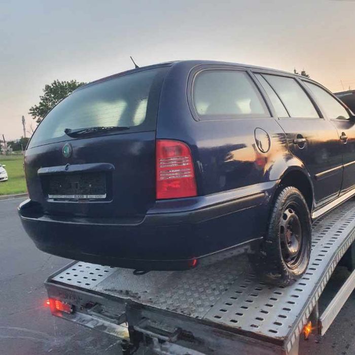 Skoda Octavia I kombi 2.0 benzyna, automat kolor granatowy na częsci
