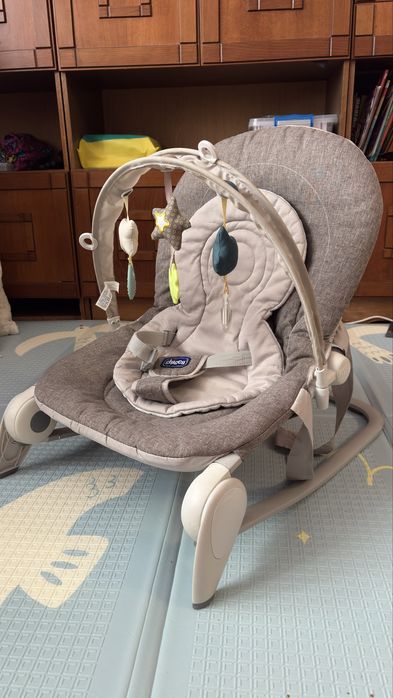 Крісло-гойдалка Chicco Hoopla