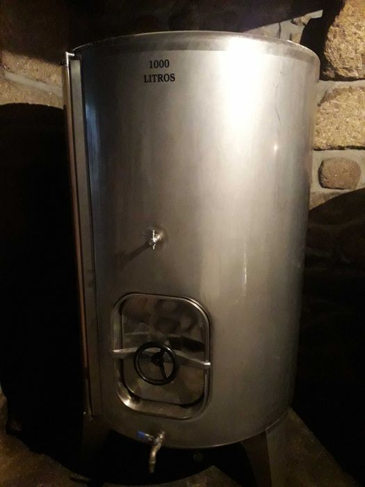 Vendo cuba 1000 litros, com pouco uso!  Praticamente  nova!