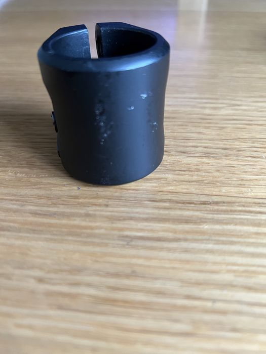 Zacisk tilt sculpted do hulajnogi