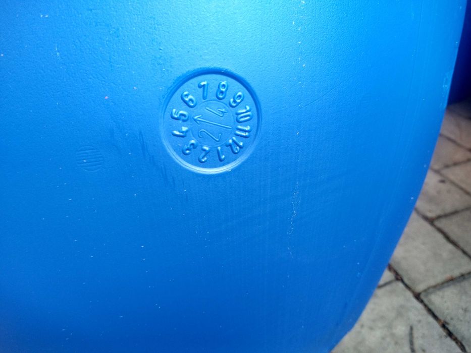 Beczka 120 l zamykana z pokrywą i obejmą na Wodę , Zboże ,Kompostownik