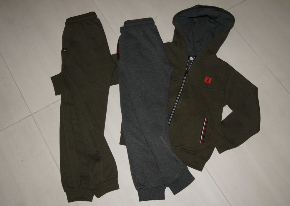 MAYORAL  komplet
Rozpinana bluza i dwie pary spodni dresowych