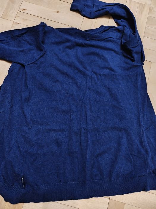 Granatowy sweter sweterek zapinany na guziki