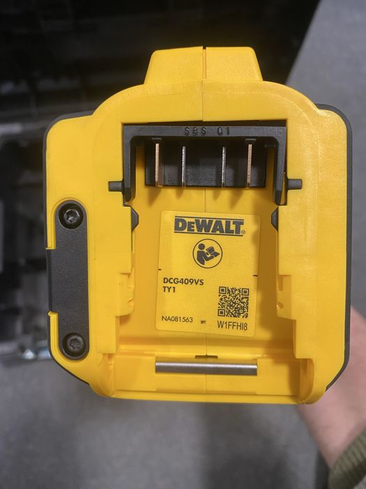 Акумуляторна кутова шліфувальна машина DeWALT DCG409VSNT девальт болга