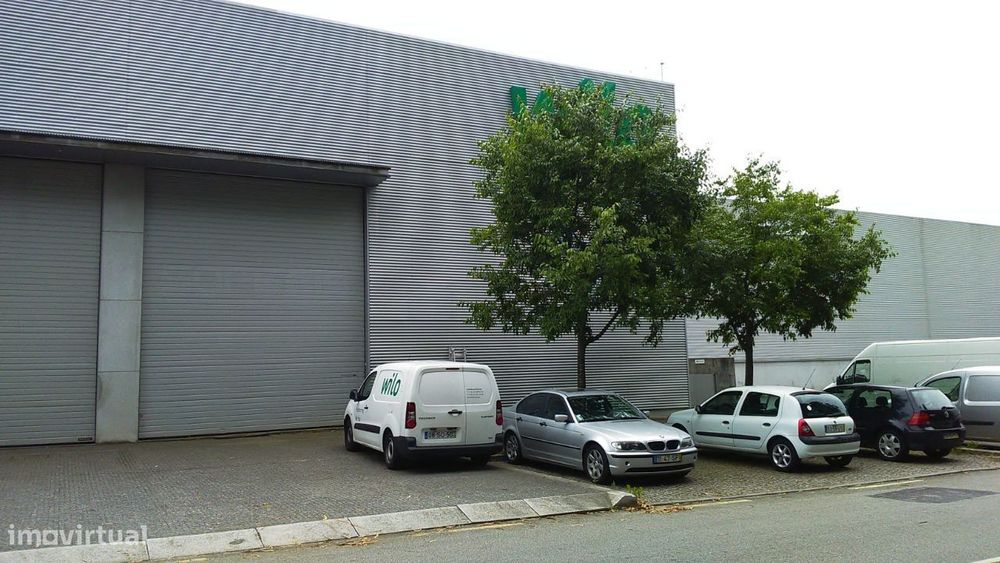 Armazém para venda Maia ( com contrato vigente de arrendamento )