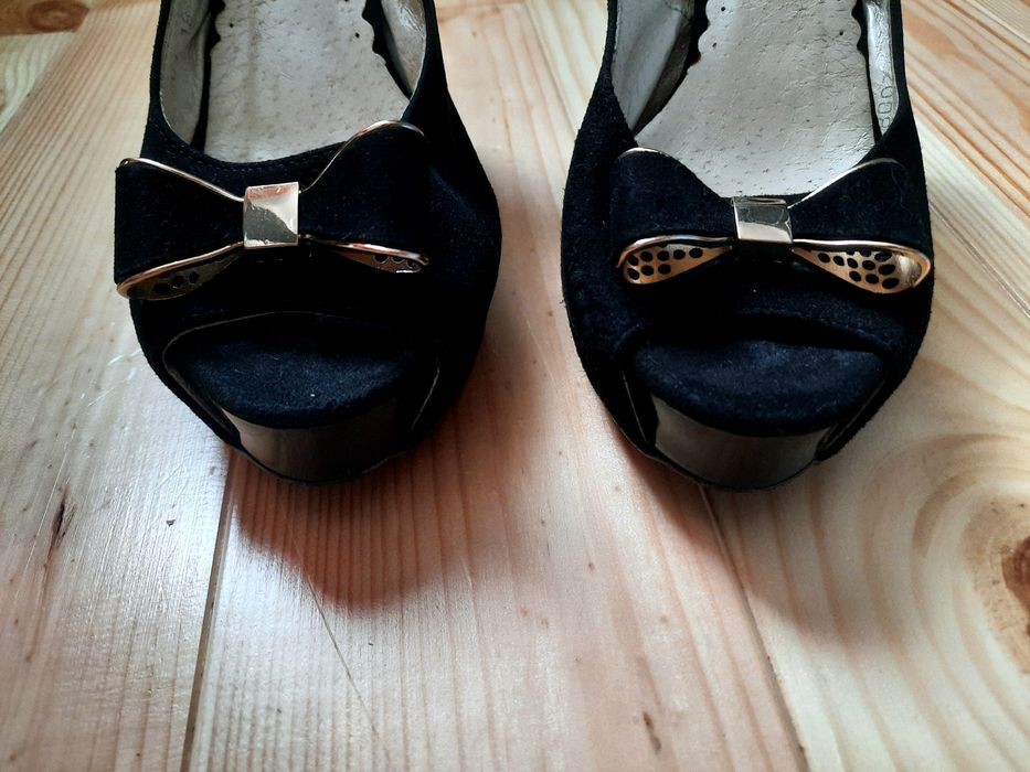 Замшеві босоніжки