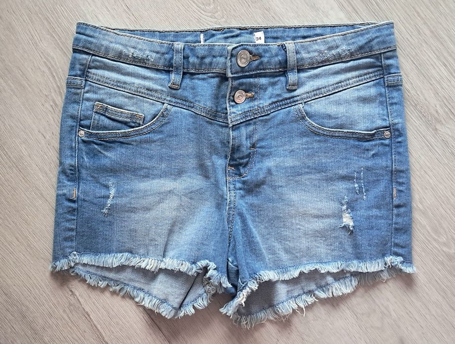 Sinsay Spodenki Przetarcia 134cm