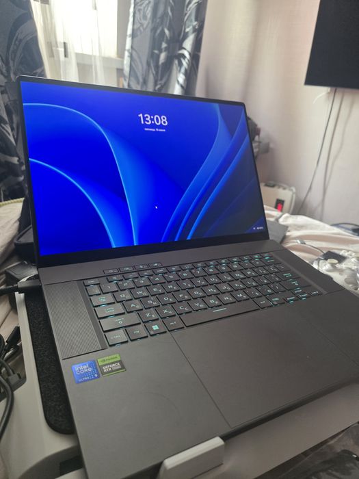 Asus Zepherus G16  Ultra 9 185h/16 ddr5/4070 8gb