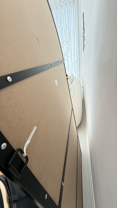 Espelho de parede em metal preto