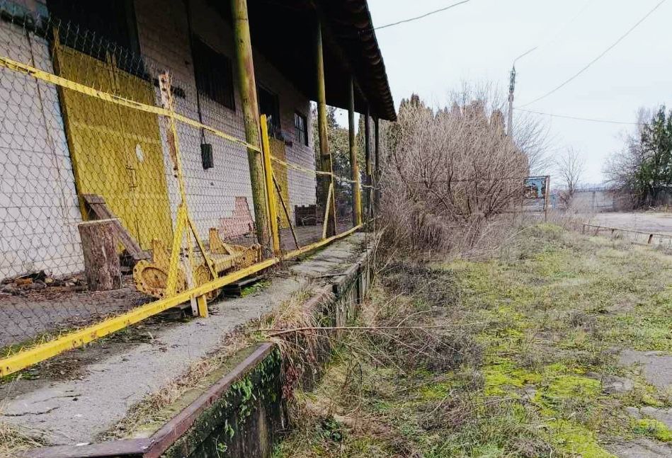 Продам склад 408 м2  і офіс 84м2 в Чорнобай