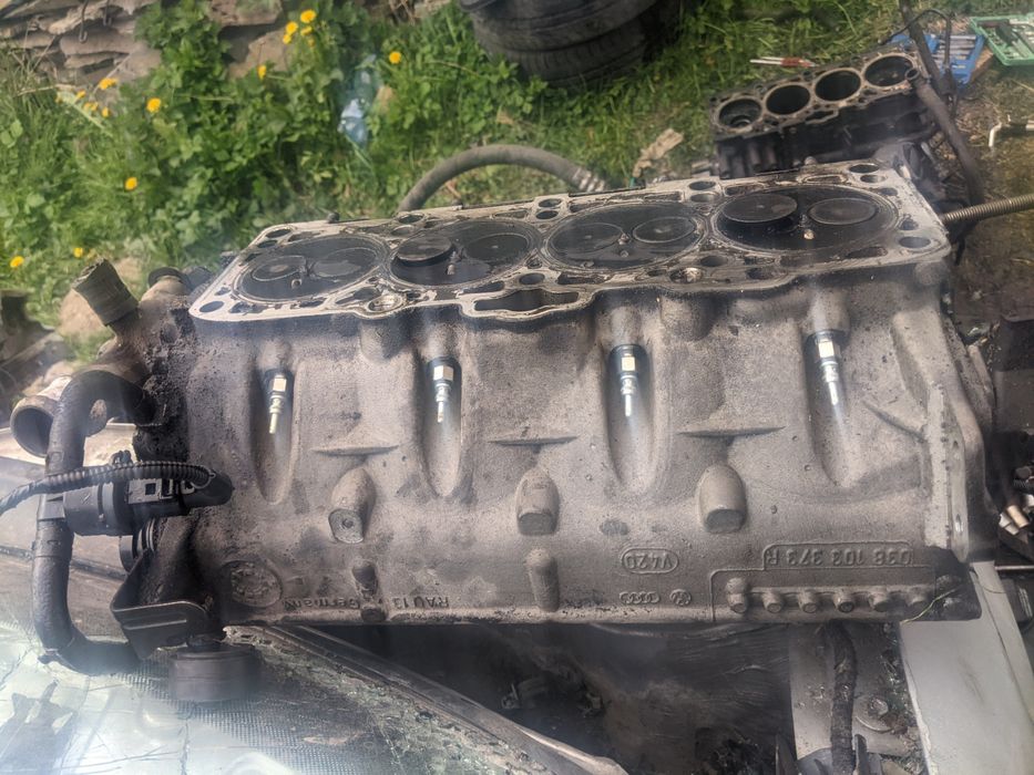 Продам голову з двигунз гольфа 4  диз 19 розібраний