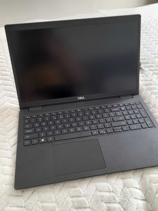 Laptop Dell Latitude 3520.