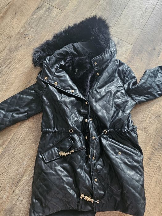Czarna kurtka guess L/ 40 a'la skóra pikowana
