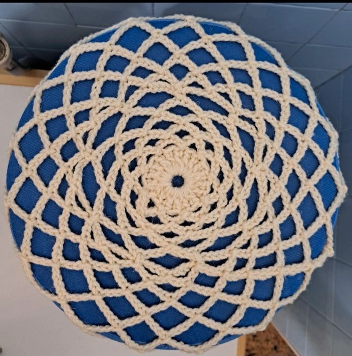 Banquinho puff  em crochet