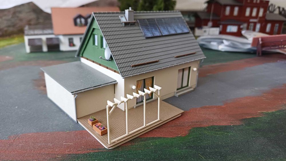 Dom wolnostojący z garażem Auhagen 11454 H0 skala 1:87