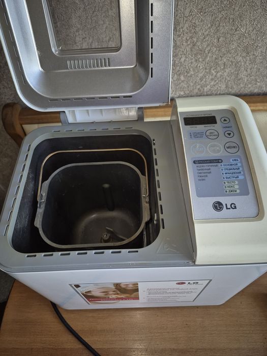 Продам хлібопіч LG HB- 1051CJ
