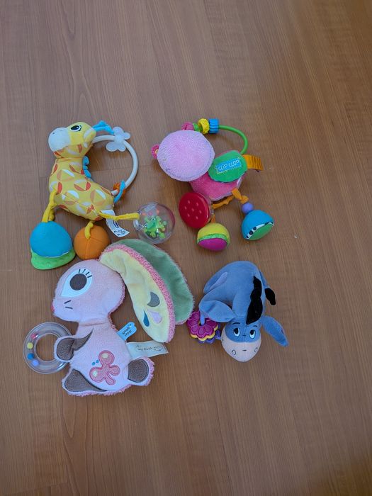 Conjunto brinquedos bebé chocalhos Chicco, Disney, Playgro e Nici